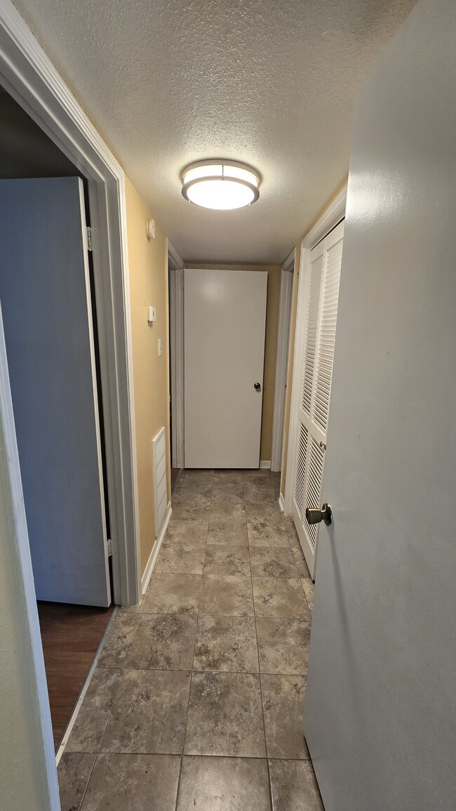 Building Photo - 135 April Point Dr N