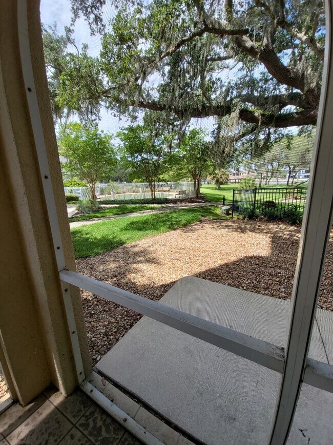 Building Photo - 3 Bedroom / 3 Bathroom - Tidelands