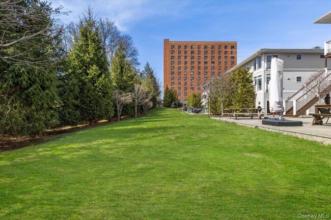 Building Photo - 73 Maple Ave