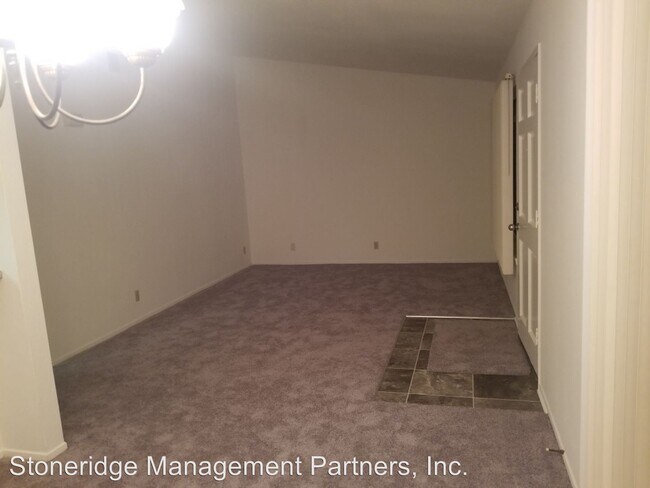 Building Photo - 3930-3940 W Valencia Dr