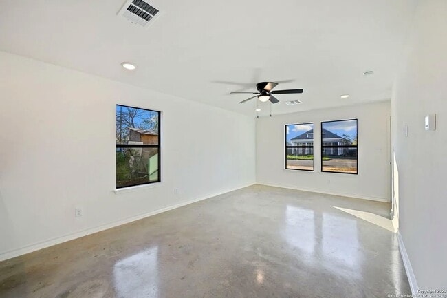 Building Photo - 543 Delmar St