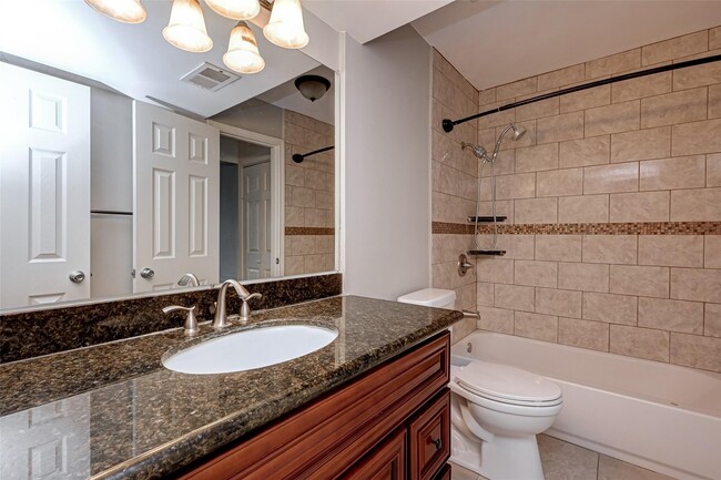 Building Photo - 10615 Briar Forest Dr