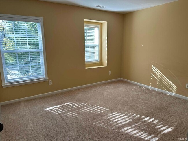 Building Photo - 213 Bikram Dr