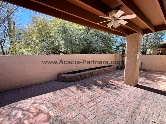 Building Photo - Two Bedroom Townhouse