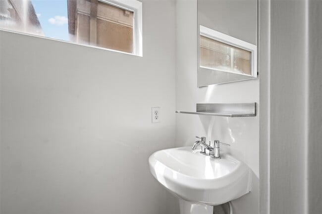 Building Photo - 5712 Winsome Ln