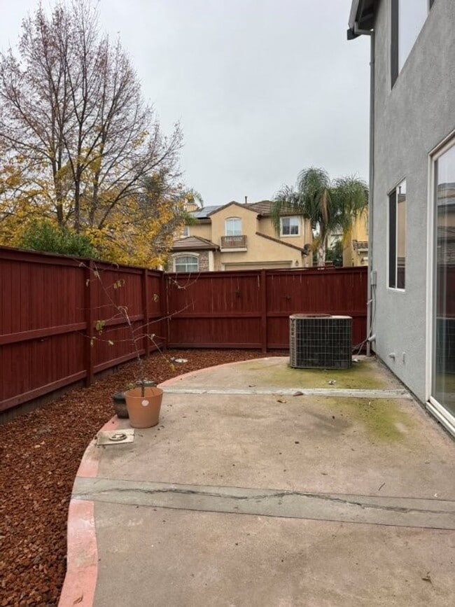 Building Photo - Beautiful 4 Bedroom Home with Solar – North Natomas