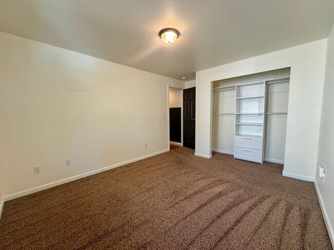 Building Photo - $500 Move In Discount! | 3 Bedroom 2 Bath ...