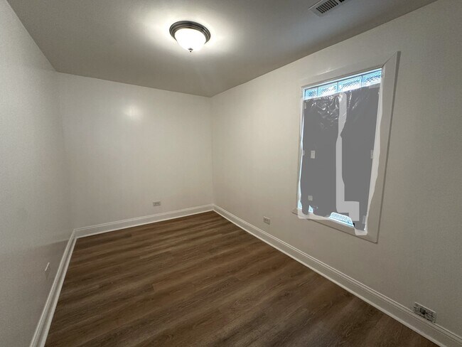 Building Photo - 3238 N Leclaire Ave