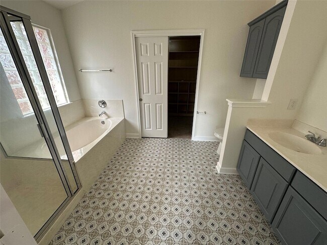 Building Photo - 3309 Blue Ridge Dr