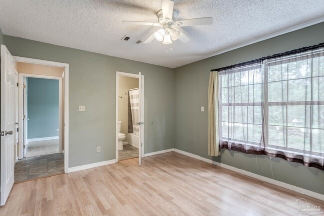 Building Photo - 6910 Heather Oaks Dr