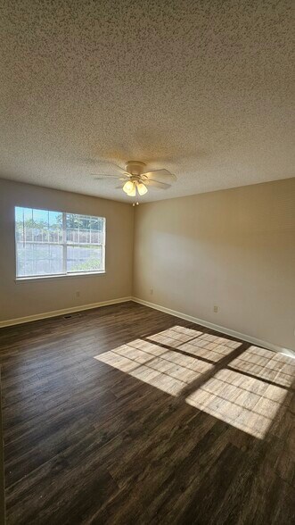 Building Photo - 4465 Ellis Cir NW