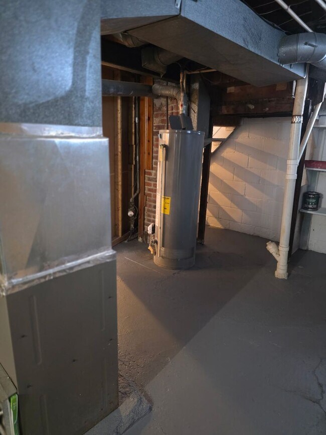 Building Photo - 3 Bedroom Updated Single Family Home