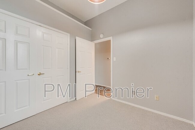 Building Photo - 1220 Royal Crescent Dr