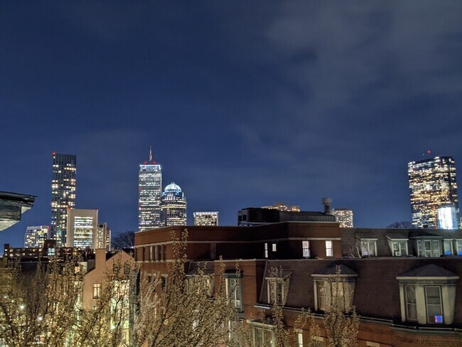 Building Photo - 86 W Springfield St