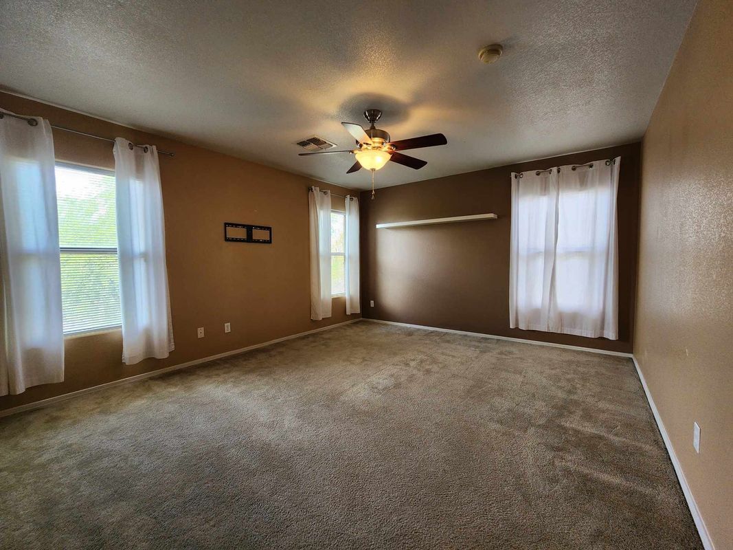 Building Photo - 40443 W Helen Ct