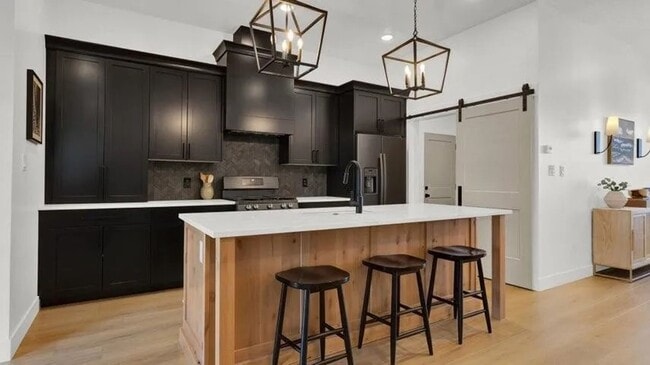 Building Photo - Beautiful Custom Home!