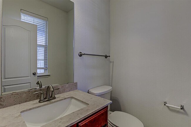 Building Photo - 339 Alamosa Dr