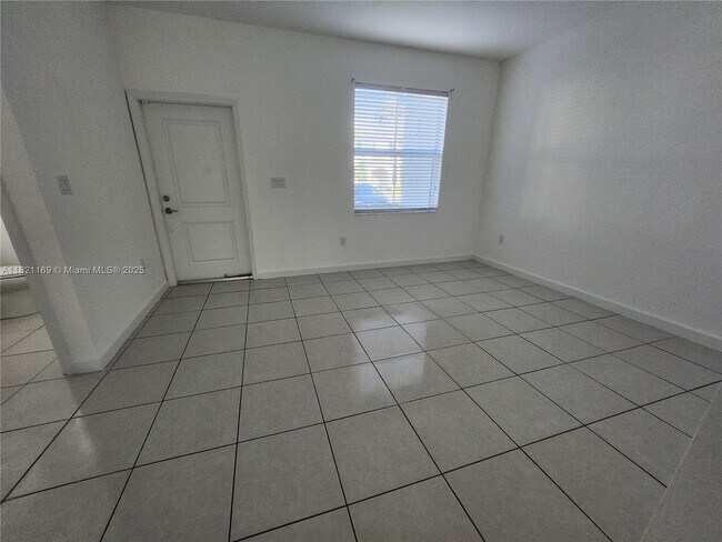 Building Photo - 1776 SE 27th Rd