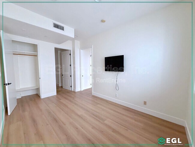 Building Photo - 16123 Sunset Blvd