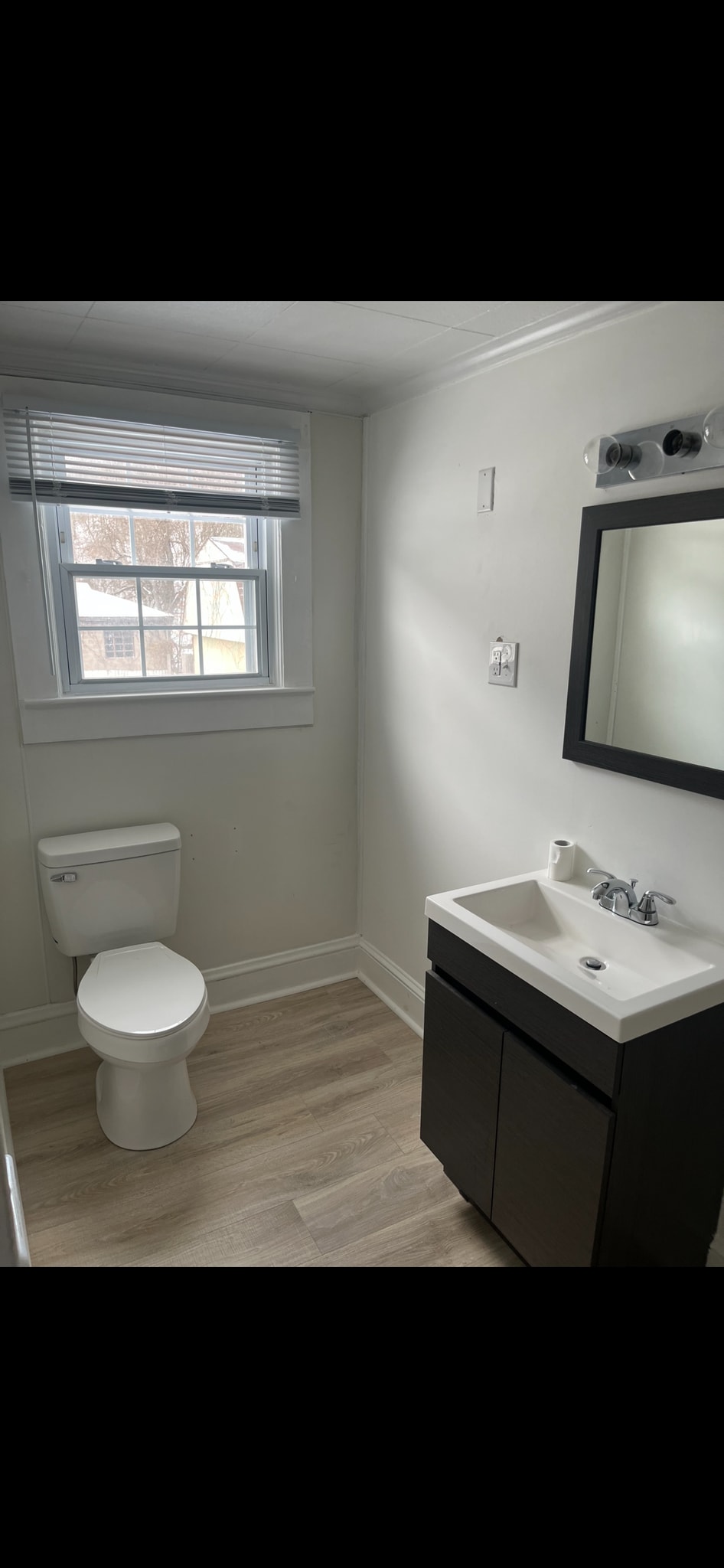 Building Photo - 110 School St