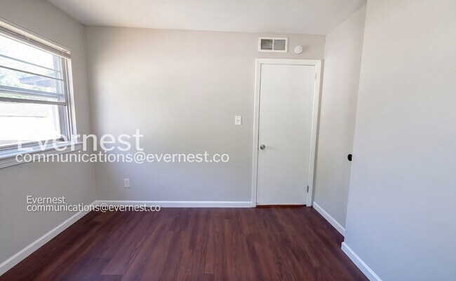 Building Photo - 200 Woodward Dr