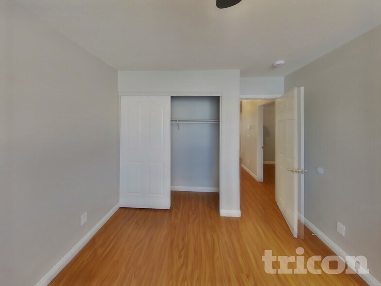 Building Photo - 9221 Valador Ave