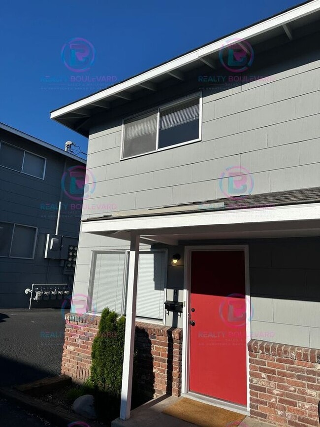 Building Photo - Delightful One-Bedroom + Office Near Idlew...