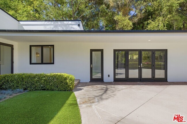 Building Photo - 999 Casiano Rd
