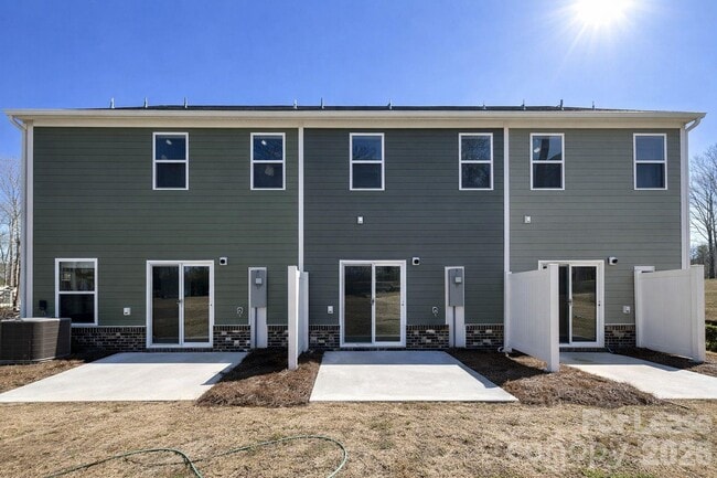 Building Photo - 2867 Aubrey St