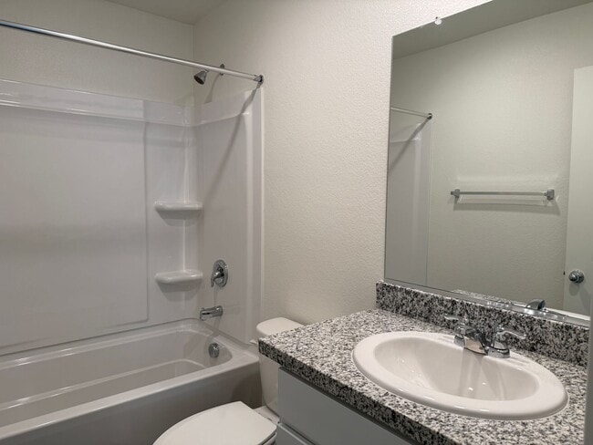 Building Photo - 3 Bed 2.5 Ba 2 Car Garage in Roseville!