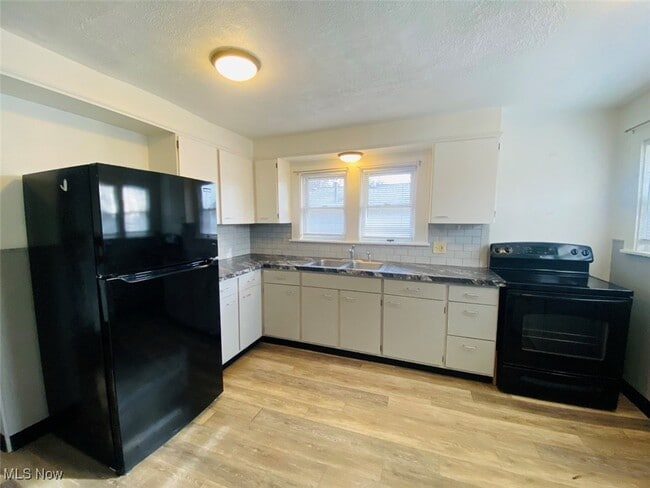 Building Photo - 2420 E Market St