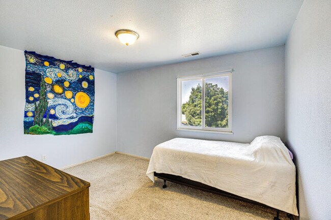 Building Photo - 367 N Lake Ct