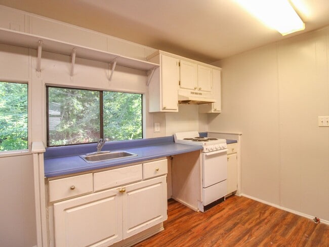 Building Photo - Charming Tiny Home in Peaceful Country Set...