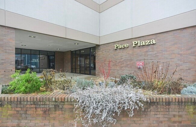 Building Photo - 68 N Washington St