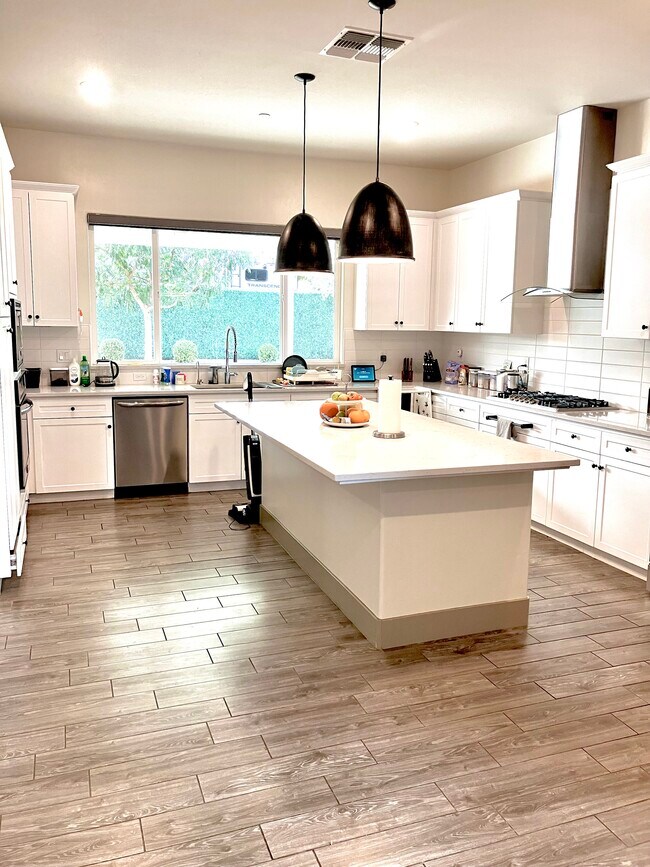 Building Photo - 9207 Manor Forest Ln