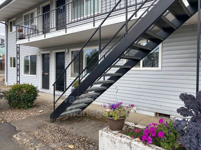 Primary Photo - 339 Jackson St E