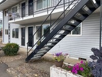 Building Photo - 339 Jackson St W