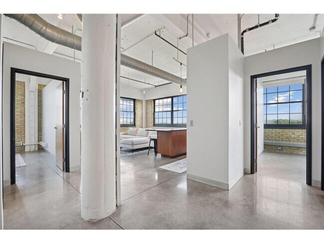 Building Photo - 730 Stinson Blvd NE