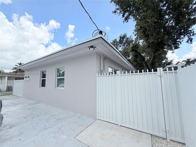 Building Photo - 3392 NW 50th St
