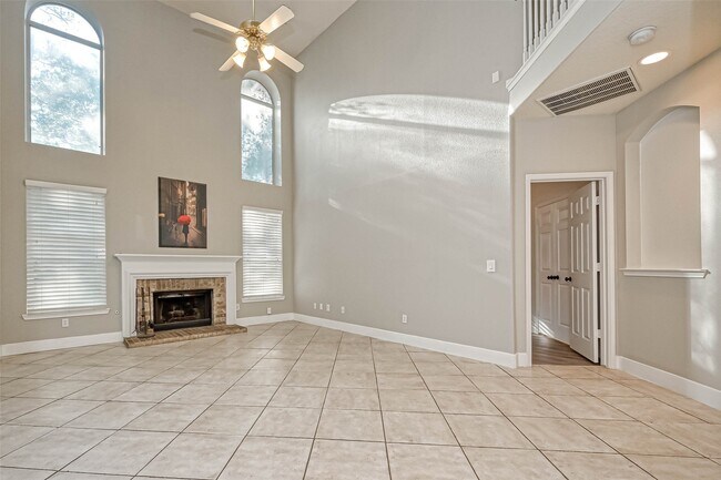 Building Photo - 11011 Sprucedale Ct
