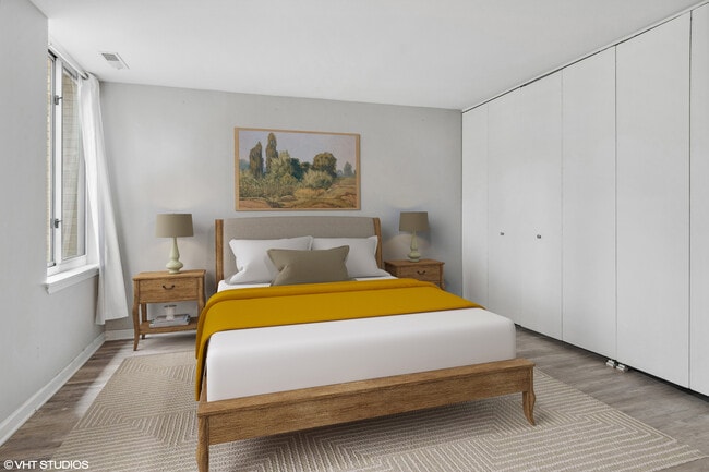 Building Photo - 1601 Fairway Dr