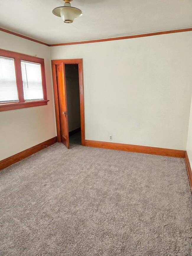 Building Photo - 5543 N 33rd St