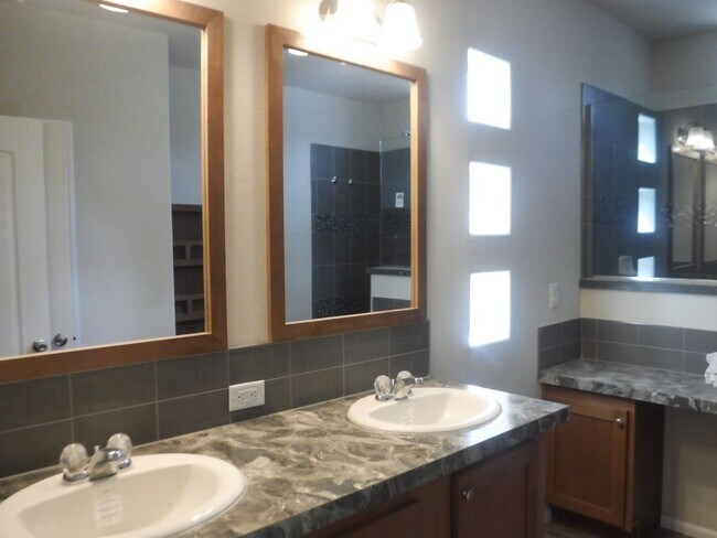 Building Photo - 60889 Granite Dr