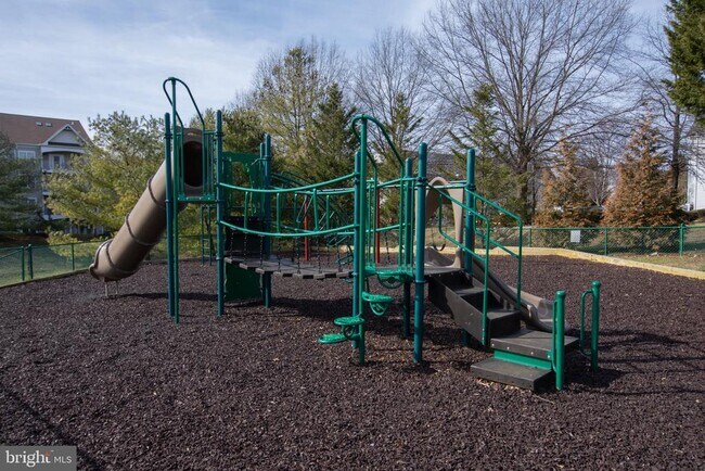 Building Photo - 2054 Quaker Way