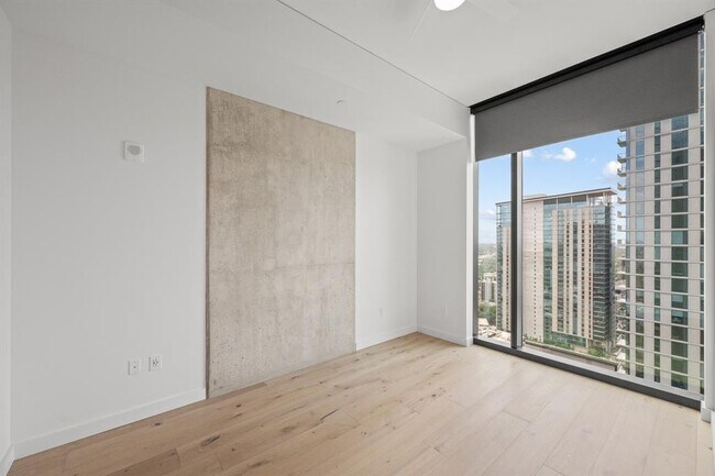 Building Photo - 610 Davis St