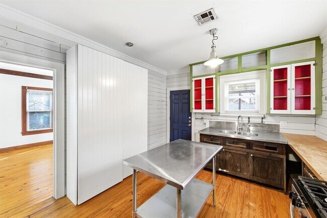 Building Photo - 2505 Willow St