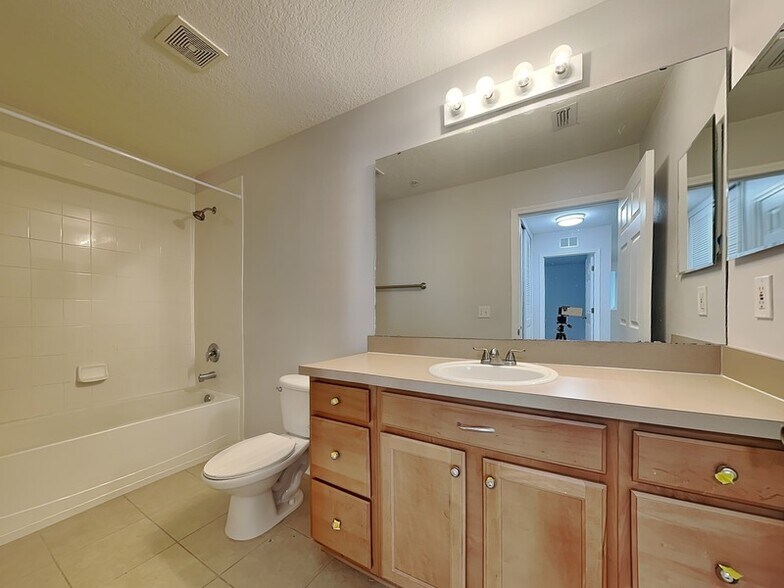 Building Photo - 575 Oakleaf Plantation Pkwy