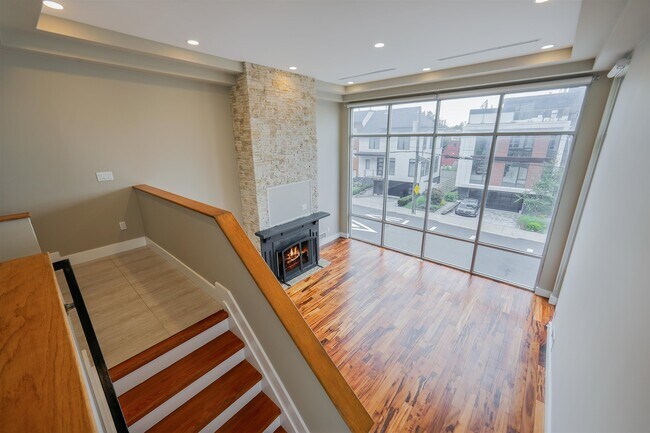 Building Photo - 760 Undercliff Ave