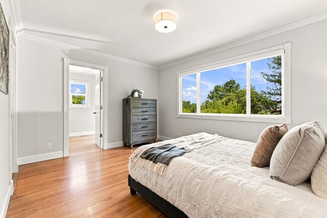 Building Photo - Spacious 4-bedroom 2-Bath in Desirable Area in Walnut Creek!