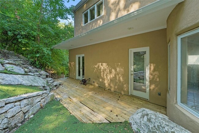 Building Photo - 3307 Rivercrest Dr